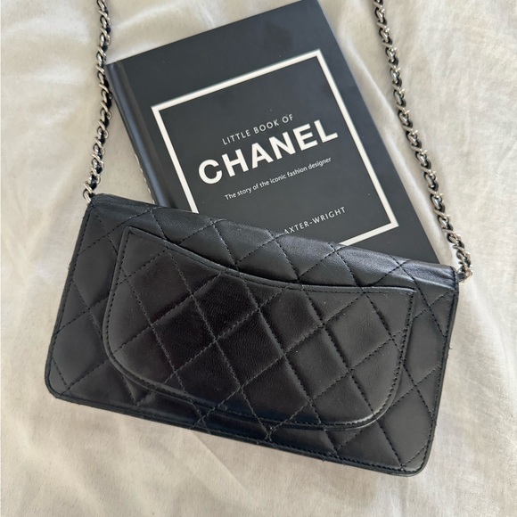 CHANEL Black Wallet with Chain - Picture 5 of 14